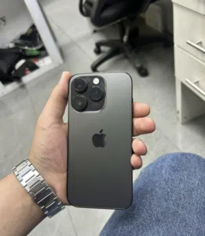 بطارية اصلية مش مستبدلة نسبتها 74 الفريم وكالة ولا شخط الكاميرات وكالة iPhone 14 Pro