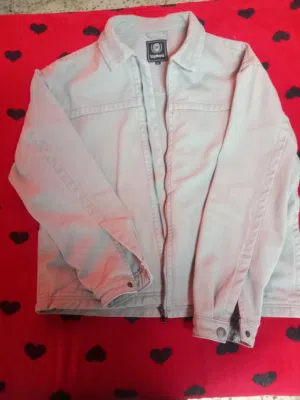 السلام عليكم  جاكيت رجالي عنى عن التعريف  بعدها جديده   بسعر مغري  15