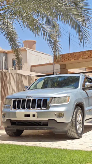 Jeep Grand Cherokee Laredo V8 5.7 hemi 2012 للبيع