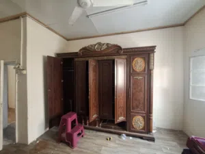 خزانة عدد 2 ...قديمة وتحتاج تصليح لمن يرغب بدون مقابل