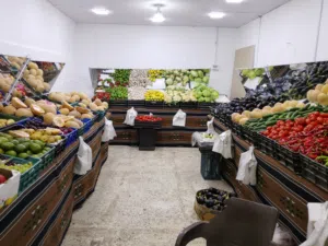 محل خضرة للبيع يلي يبي يشري كامل وكانا يبي يكون شريك عادي