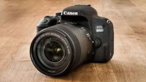 للبيع: كاميرا Canon 800D + عدسات + شنطة – حالة شبه وكالة