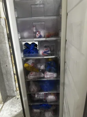 طاولتين وفريزر