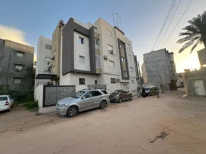فيلا نظام مفصول تسكن 3عائلات