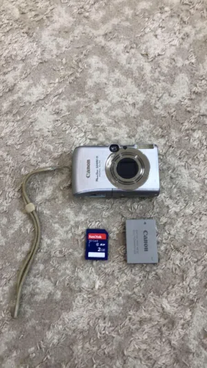 كاميرا Canon PowerShot SD850 IS بحالة جيدة، عملية وخفيفة وسهلة الاستخدام  تتميز بدقة تصوير ممتازة