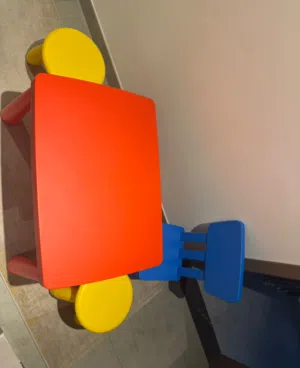 kids table and chairs set