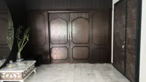 باب للبيع ب100