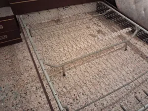 سرير للبيع