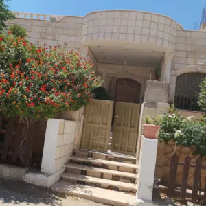 290 m2 3 Bedrooms Townhouse for Sale in Zarqa Jabal Al Ameer Hasan