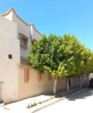 منزل 3 طرابق في زناته بالقرب من بيتزا الفورنو مقام على ارض مساحتها 532م