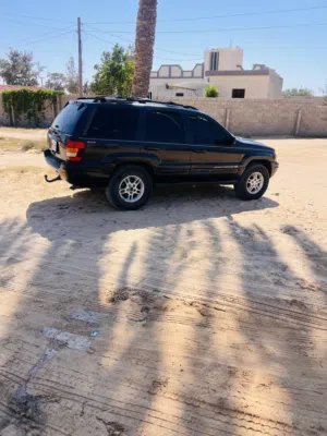 اقراء الوصف   Jeep grand cherokee limited  2002 للبيع   ماشية 270 الف زيت كاسترول محرك الله يبارك