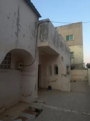 250 m2 More than 6 bedrooms Townhouse for Sale in Madaba Madaba Center