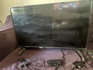 شاشة عاديه مو سمارت