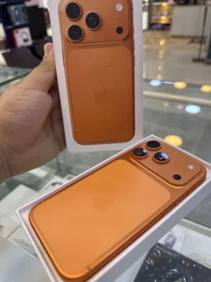 iPhone 17 pro 256Gb  وارد الشرق الأوسط  غير مستخدم نهاياً ولا شحنه مشحون  فقط مفتوح من الكروتونه