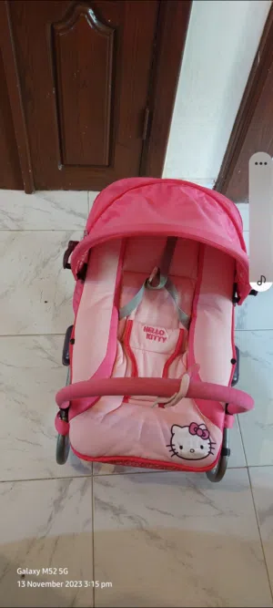 كرسي اطفال  للبيع بحاله ممتاز