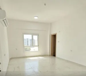 العذيبه غرفه غير مفروشه