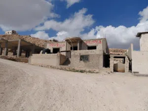 بيت عظم مستقل للبيع شارع الميه