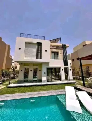 فيلا مستقلة  متشطبة بالكامل  للبيع من سوديك  Sodic في قلب  القاهرة الجديدة     مساحة 326 متر