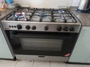 Gas Cooker with Oven for Sale للبيع بوتجاز بحالة ممتازة مع فرن