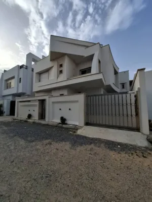 فيله سبعه قرب مسجد توبه