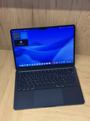 MacBook Air 2024. M3-Chip. 16 RAM. 256 SSD. 13.6-inch