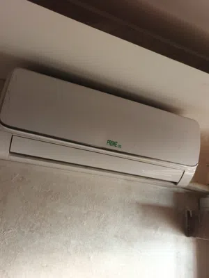 مكيف طن ونص وكاله استخدام الصيفيه الماضيه للبيع بداعي السفر