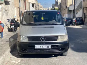 باص مرسيدس 2002 قابل للتفاوض