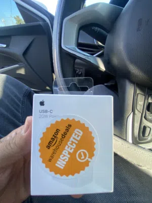 شاحن iPhone الأصلي