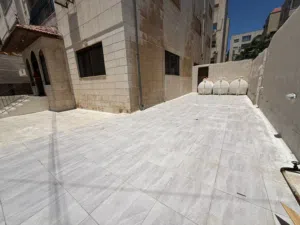 الجاردنز ـ شقه فارغه فاخره ومميزه للايجار
