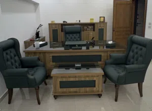 مكتب فخم شبه جديد للبيع