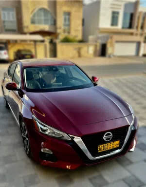 2019 NISSAN ALTIMA PLATINUM FULLY LOADED!! Excellent condition sunroof apple CarPlay & Android Auto