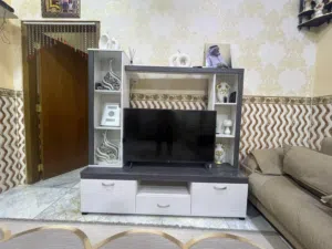 للبيع ميز بلازمه كلش مرتب بسعر مناسب جداً
