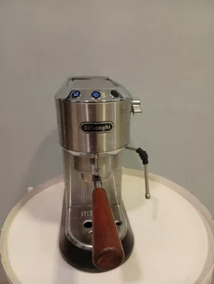 مكينة DeLonghi للقهوة