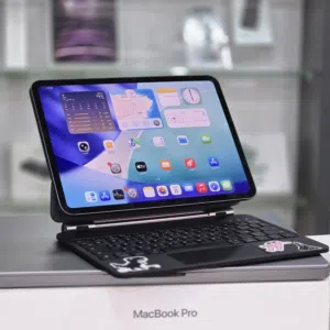 iPad Pro M4 – 11-inch – 256GB – Magic Keyboard
