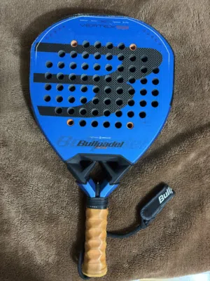 Bull padel vertex 05 2026 barely used with hexagonal grip