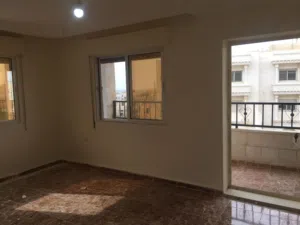 شقة للبيع بمدينة إربد ، زبدة  تشطيب حديث بإطلالة مميزة
