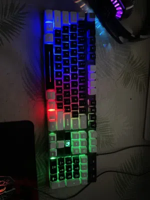 كيبورد و ماوس و سماعة LED ممتازة كأنها جديدة الوصف مهم