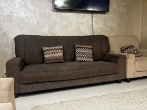 طقم كنبيات مستعمل — 10 مقاعد بسعر ممتاز  بحالة جيدة ومريح جداً، مناسب للبيت أو المجلس.