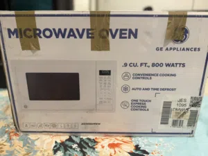 GE Microwave Oven (0.9 Cu Ft – 800W) for Sale