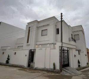 285 m2 More than 6 bedrooms Villa for Sale in Tripoli Ain Zara