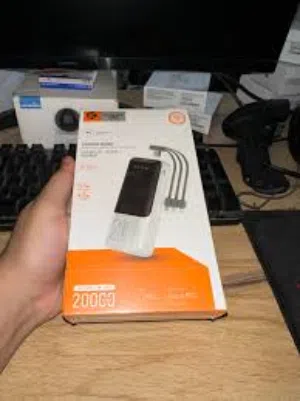باور بانك KALIO سعة 20000mAh مع كيابل مدمجة وشاشة رقمية