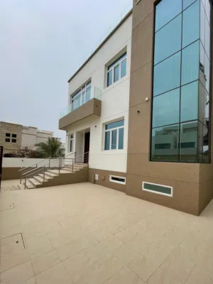 فيلا فخمة وراقية للبيع بوشر
