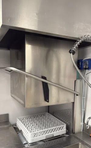 HOOD TYPE DISHWASHER