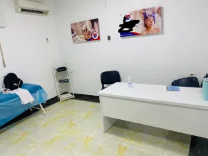 حجرتين جلدية وتجميل وعناية بالبشره للإيجار داخل عيادة