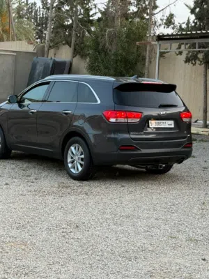 Used Kia Sorento in Tripoli