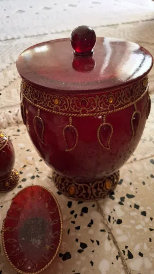 فرش واكسسوارات حمام لون احمر