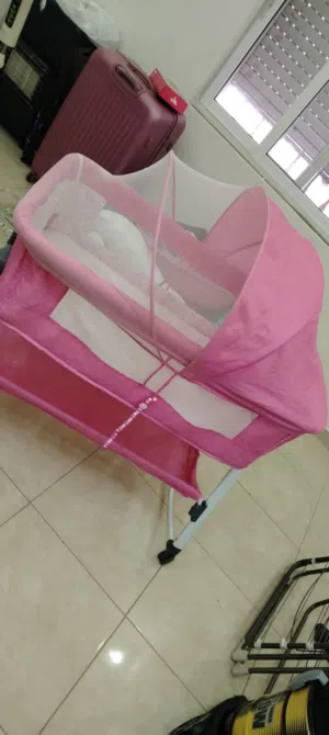 تخت اطفال مع فرشه  كرسي هزاز  متحرك وثابت  شبه جديد