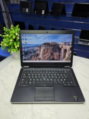 Dell Latitude E7440 Processor Core i7 4TH Generation 8GB Ram 256 GB Storage 14-inch screen size
