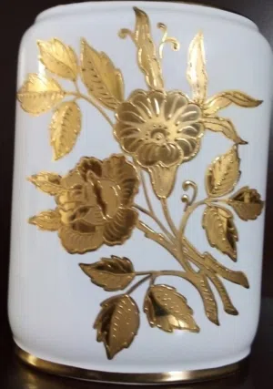 A 50-year-old handmade vase, a masterpiece antique, adorned with 24-karat gold plating (14 grams).