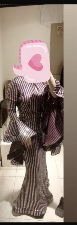 (فساتين للبيع ب 20 ) الزهري ب 10 و البنفسجي ب 20